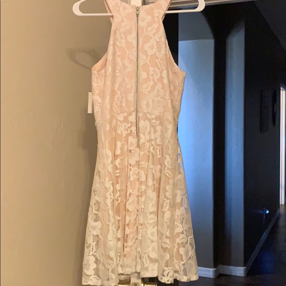 Bridal lace dress perfect for bridal shower - Picture 4 of 4